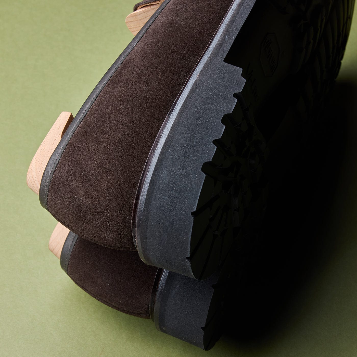 Boston 2 Dark Oak Suede